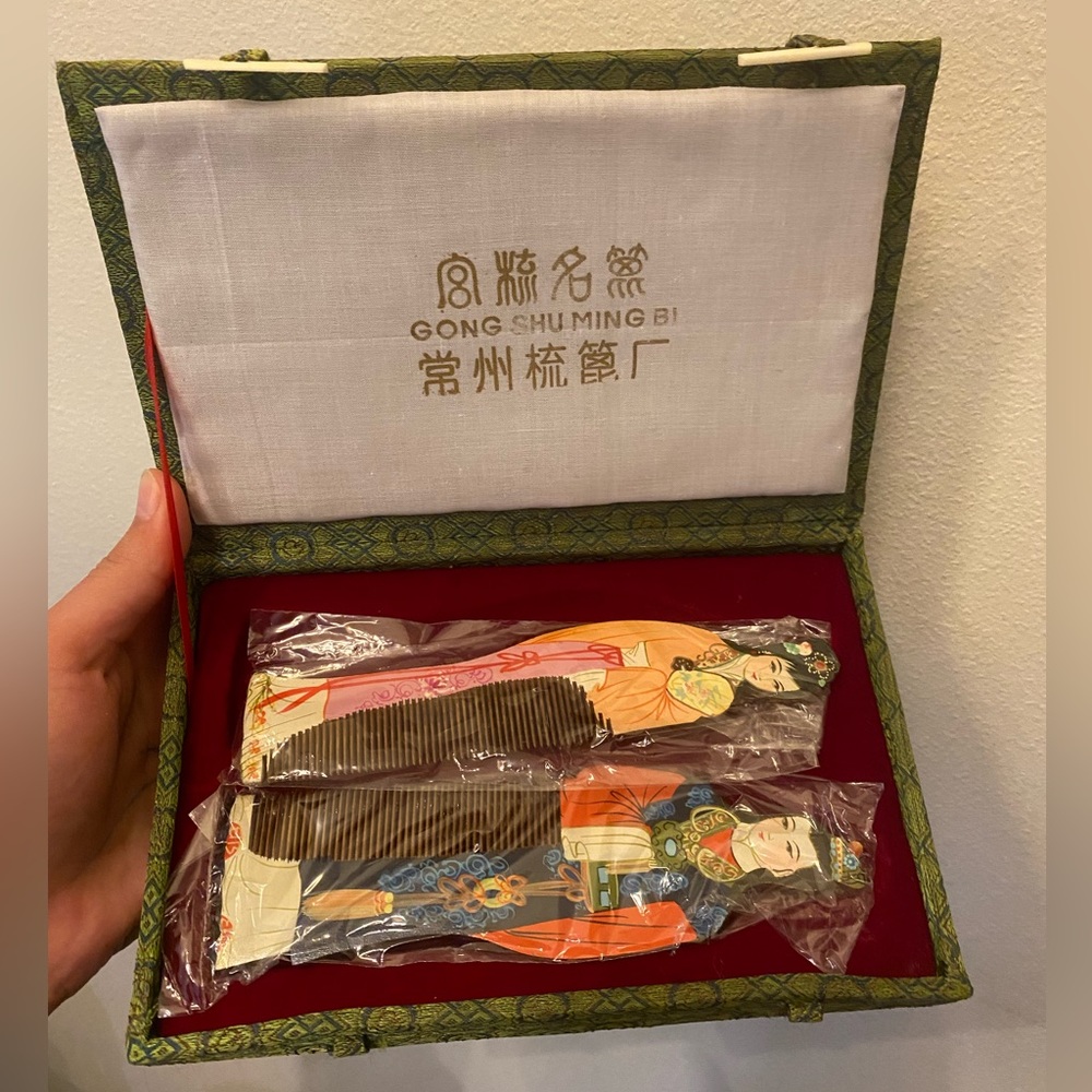Vintage Gong Shu Ming Bi Combs